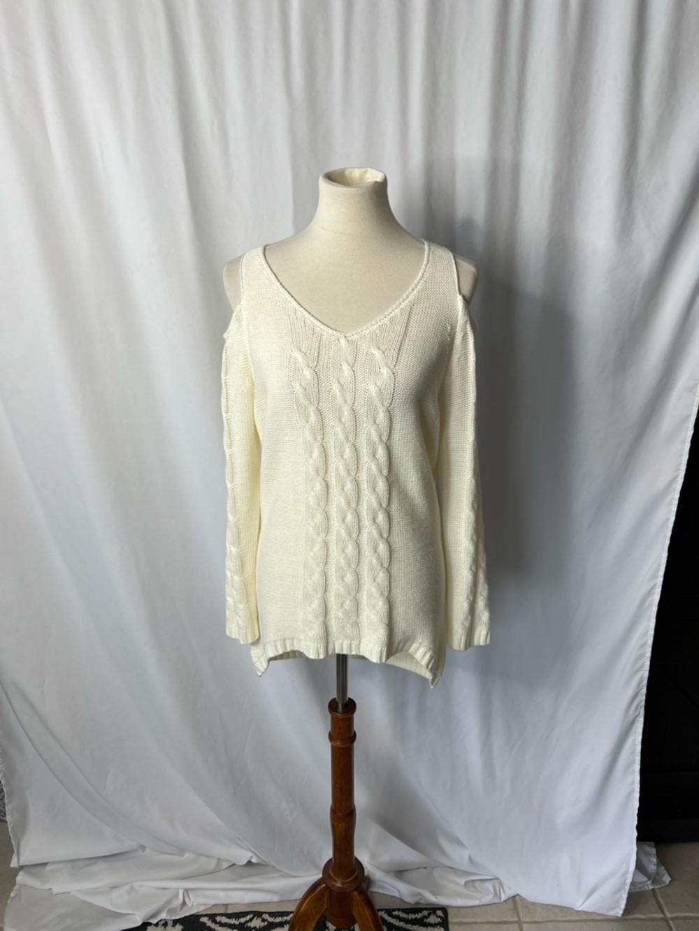 VENUS Cream Cable Knit Cold Shoulder Sweater | Long Sleeve Cozy Top | Size M